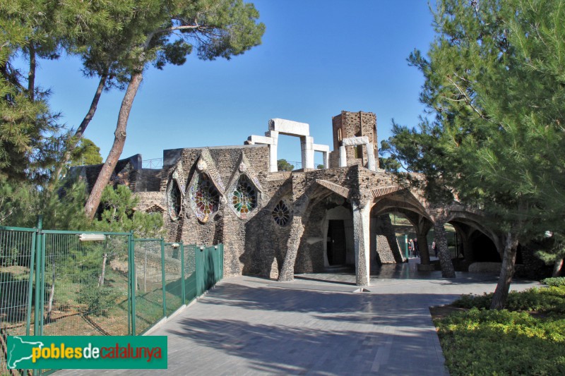 Colònia Güell - Cripta (exterior) (Foto: Albert Esteves, 2018) Colònia Güell - Cripta (exterior)