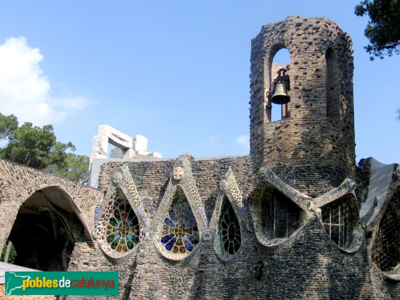Colònia Güell - Cripta (exterior) (Foto: Albert Esteves, 2006) Colònia Güell - Cripta (exterior)