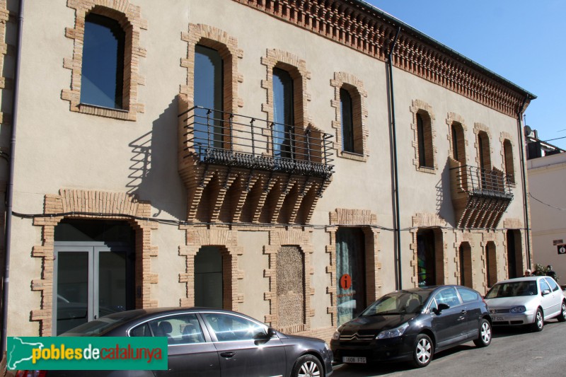 Colònia Güell - Cooperativa (Foto: Albert Esteves, 2018) Colònia Güell - Cooperativa