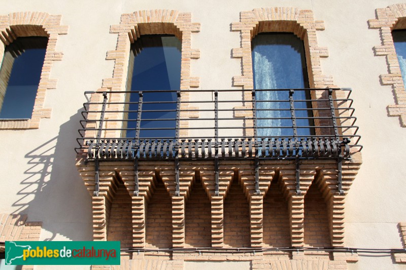 Colònia Güell - Cooperativa (Foto: Albert Esteves, 2018) Colònia Güell - Cooperativa