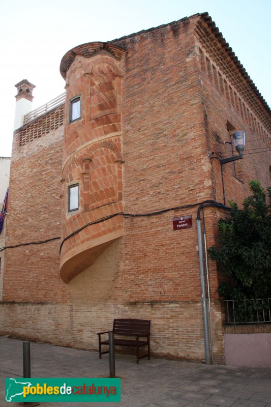 Colònia Güell - Carrer Aranyó (Foto: Albert Esteves, 2018) Colònia Güell - Carrer Aranyó