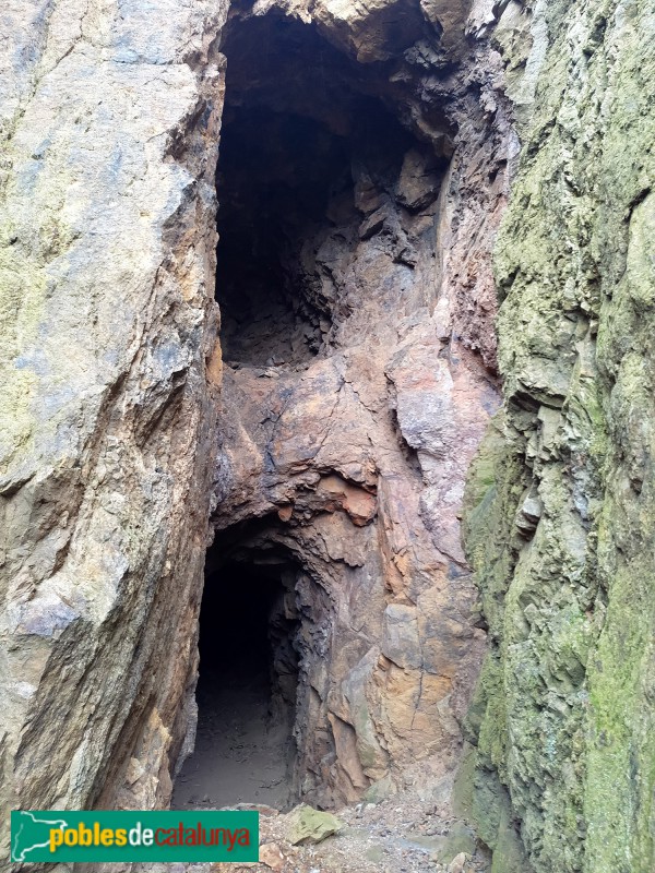 Darnius - Castell de Mont-roig (Foto: Gas Mountain, 2018) Darnius - Castell de Mont-roig