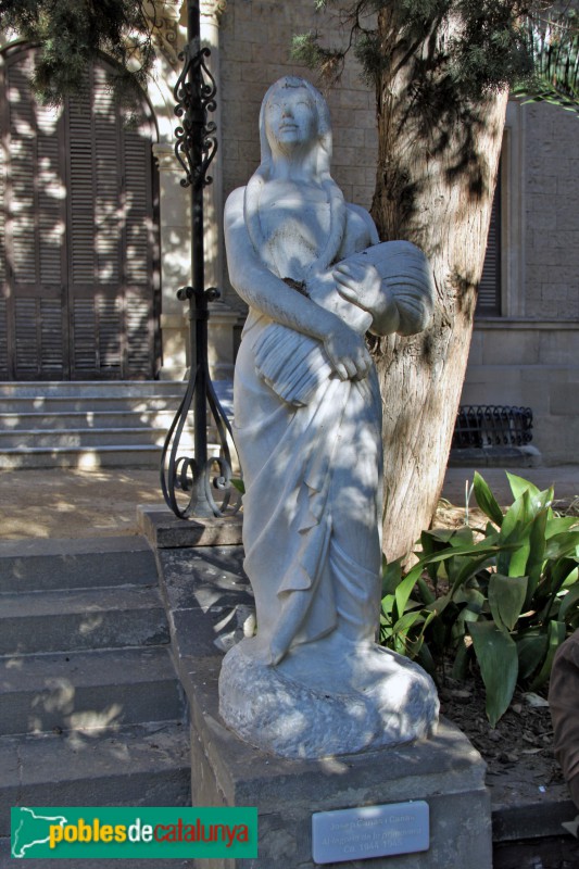 Barcelona - Palau del Marquès d'Alella:escultura de Josep Cañas, 1944-45 (Foto: Albert Esteves, 2018) Barcelona - Palau del Marquès d'Alella:escultura de Josep Cañas, 1944-45