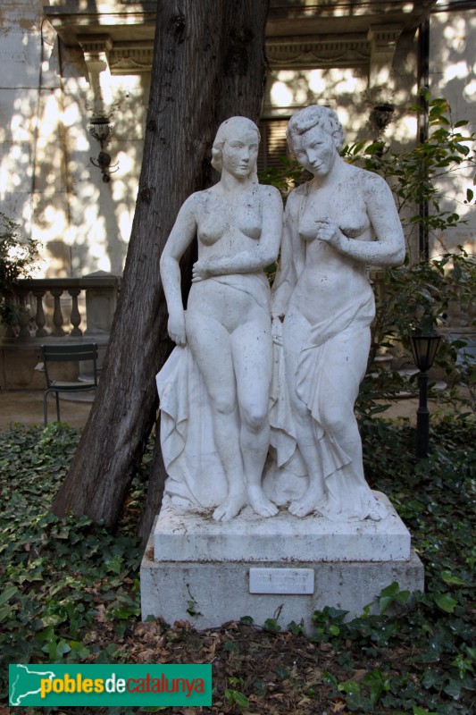 Barcelona - Palau del Marquès d'Alella:escultura de Josep Dunyach, 1934 (Foto: Albert Esteves, 2018) Barcelona - Palau del Marquès d'Alella:escultura de Josep Dunyach, 1934