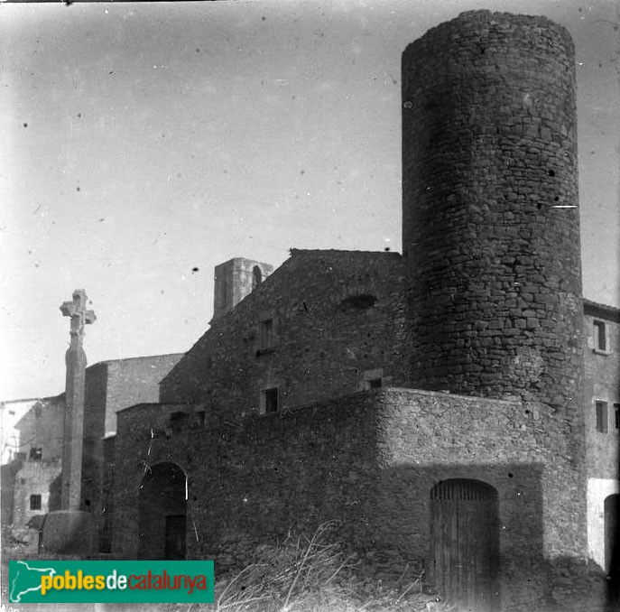 Regencós - Torre de la muralla (Foto: Josep Salvany -Fons Salvany, Biblioteca de Catalunya-, 1916) Regencós - Torre de la muralla