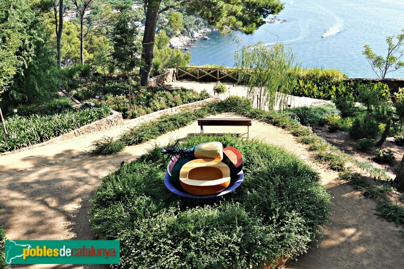 Jardins de Cap Roig, Platón, d'Ana Mercedes Hoyos (Foto: <i>Alberto González Rovira</i>, 2018) Jardins de Cap Roig, Platón, d'Ana Mercedes Hoyos