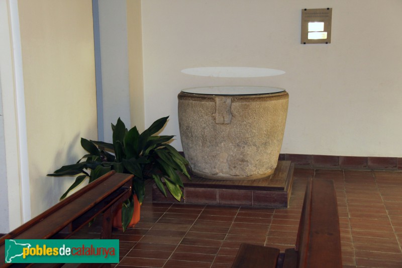 Verdú - Església de Sant Pere Claver, pica on va ser batejat el sant (Foto: Albert Esteves, 2018) Verdú - Església de Sant Pere Claver, pica on va ser batejat el sant