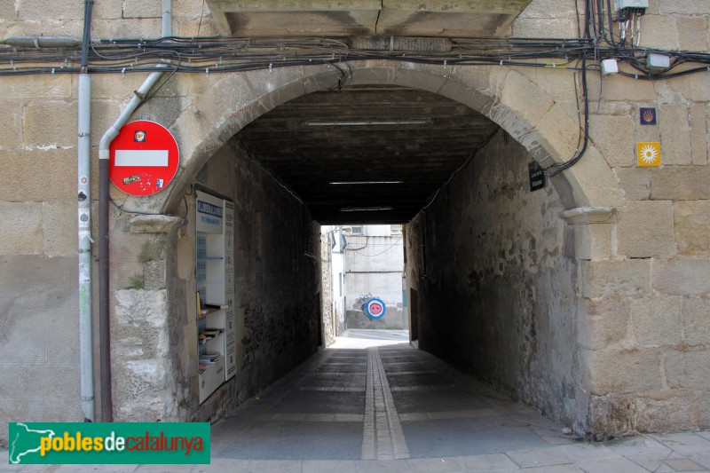 Tàrrega - Cal Castellana Pobre, pas cobert (Foto: Albert Esteves, 2018) Tàrrega - Cal Castellana Pobre, pas cobert