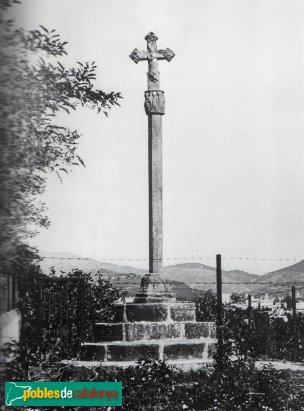 Alella - Creu de Terme (Foto: Albert Bastardes -Les Creus al Vent-, 1913) Alella - Creu de Terme