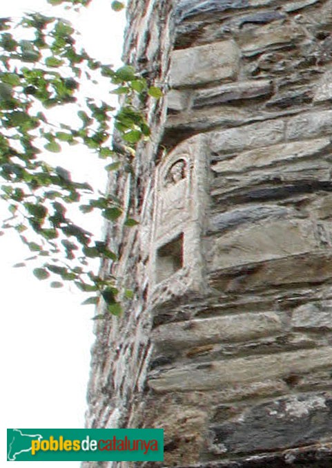 Aubèrt - Església de la Mare de Déu del Roser, làpida romana (Foto: Albert Esteves, 2018) Aubèrt - Església de la Mare de Déu del Roser, làpida romana