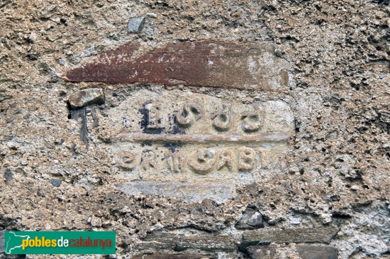 Betlan - Església de Sant Pere, data a la capella lateral (Foto: Albert Esteves, 2018) Betlan - Església de Sant Pere, data a la capella lateral