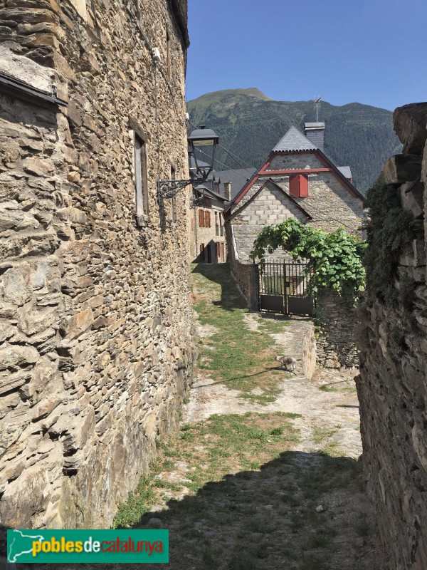 Mont - Carrer dera Verge (Foto: Albert Esteves, 2018) Mont - Carrer dera Verge