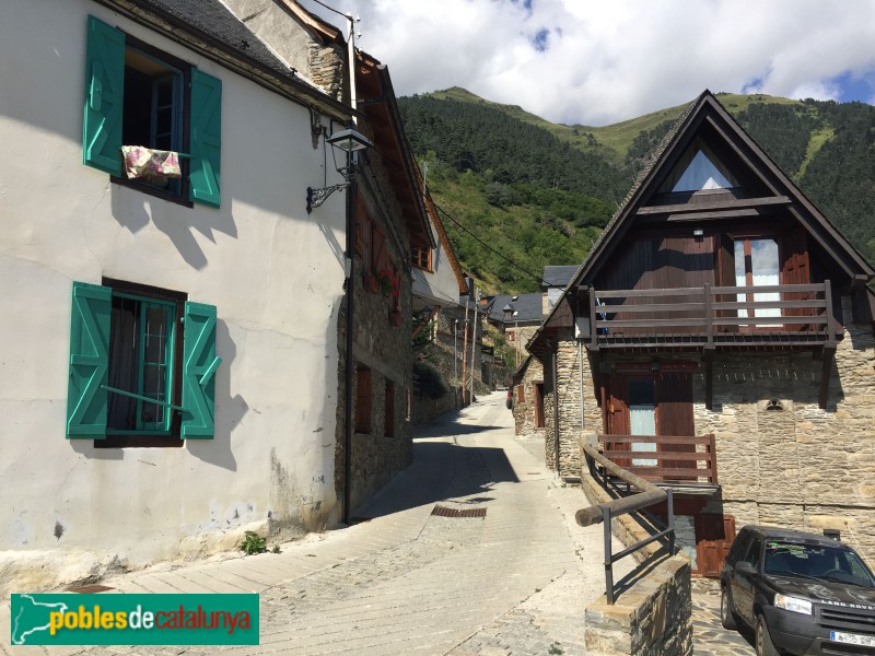 Montcorbau - Carrer principal (Foto: Albert Esteves, 2018) Montcorbau - Carrer principal