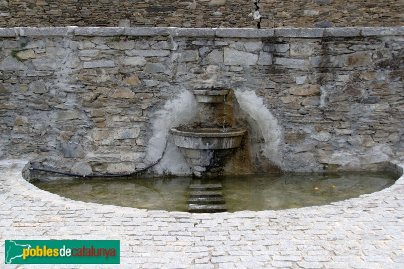 Montcorbau - Font de la plaça (Foto: Albert Esteves, 2018) Montcorbau - Font de la plaça