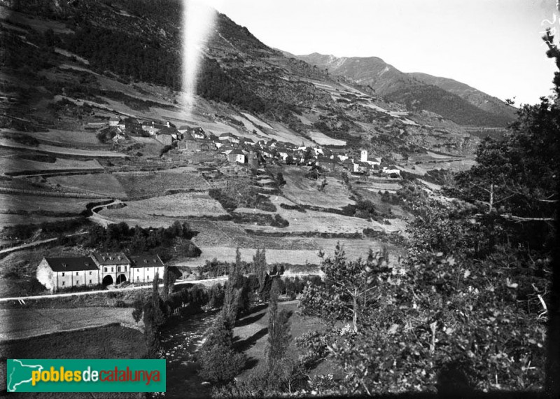 Arròs - Panoràmica del poble (Foto: Juli Soler Santaló -Arxiu Fotogràfic Centre Excursionista de Catalunya, 1907) Arròs - Panoràmica del poble