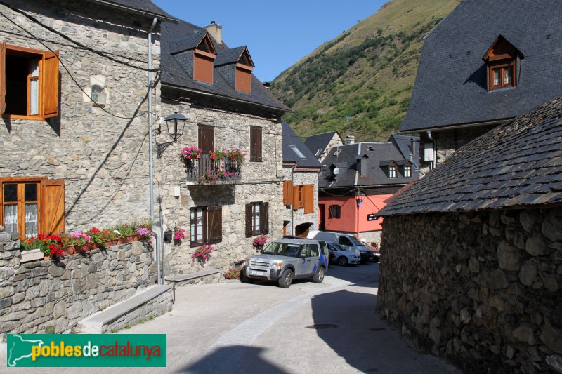 Escunhau - Carrer principal (Foto: Albert Esteves, 2018) Escunhau - Carrer principal