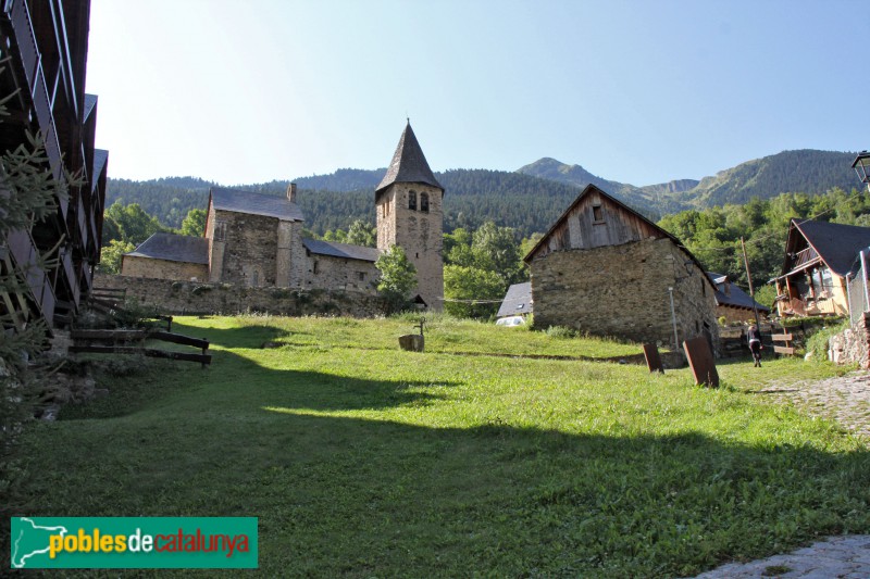 Escunhau - L'església, des del carrer Sant Sebastià (Foto: Albert Esteves, 2018) Escunhau - L'església, des del carrer Sant Sebastià