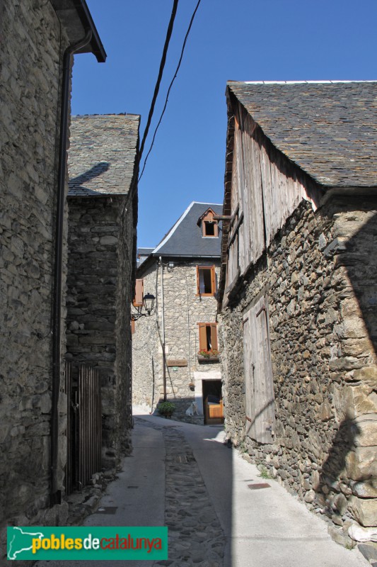 Escunhau - Un carrer (Foto: Albert Esteves, 2018) Escunhau - Un carrer