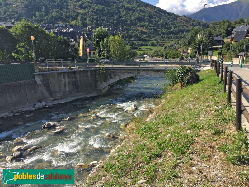 Vielha - Pont de la Garona (Foto: Albert Esteves, 2018) Vielha - Pont de la Garona