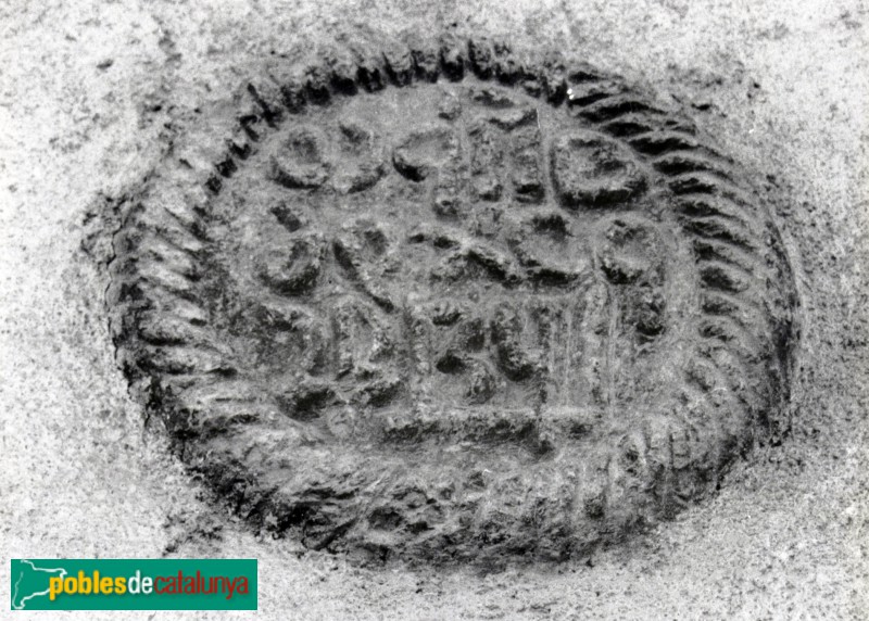 Vielha - Capella de la Mare de Déu de la Pietat (medalló desaparegut) (Foto: Josep Mª Muñoz Lloret -calaix.gencat.cat-) Vielha - Capella de la Mare de Déu de la Pietat (medalló desaparegut)