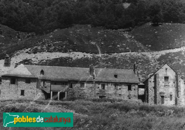 Viella - Hospital de Sant Nicolau dels Pontells (Antic Espitau de Vielha) (Foto: Cristina Pérez Jimeno -calaix.gencat.cat-, 1982) Viella - Hospital de Sant Nicolau dels Pontells (Antic Espitau de Vielha)