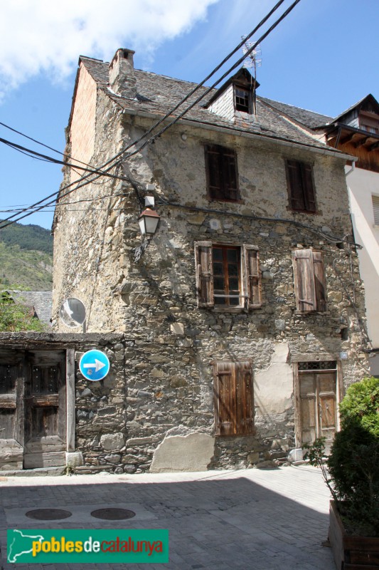 Vielha - Una casa antiga (Foto: Albert Esteves, 2018) Vielha - Una casa antiga