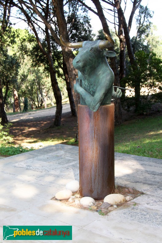 Palamós - Mas Brugarol (Mas del Vent), escultura de X. Medina Campeny (Foto: Albert Esteves, 2018) Palamós - Mas Brugarol (Mas del Vent), escultura de X. Medina Campeny