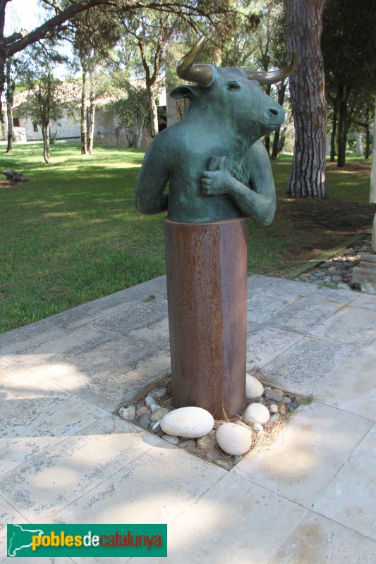 Palamós - Mas Brugarol (Mas del Vent), escultura de X. Medina Campeny (Foto: Albert Esteves, 2018) Palamós - Mas Brugarol (Mas del Vent), escultura de X. Medina Campeny