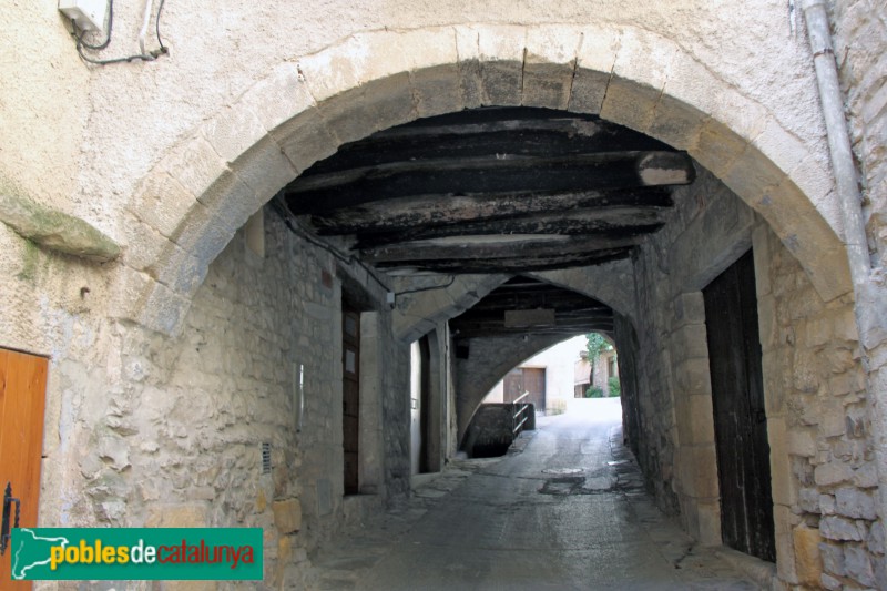 Guimerà - Pas cobert de Cal Minguella (Foto: Albert Esteves, 2018) Guimerà - Pas cobert de Cal Minguella