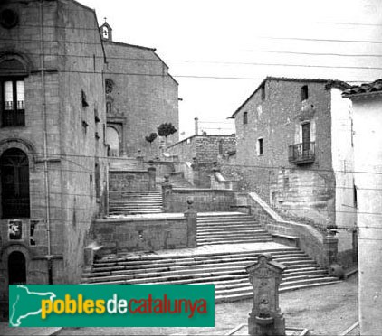 Bellpuig - Escalinata i font (Foto: <i>Carles Fargas -Arxiu fotogràfic C.E.C.-</i>, c1931) Bellpuig - Escalinata i font
