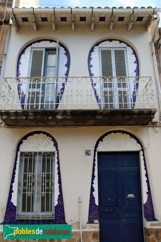 Cornellà de Llobregat - Carrer Ametller, 29 (Foto: Albert Esteves, 2018) Cornellà de Llobregat - Carrer Ametller, 29