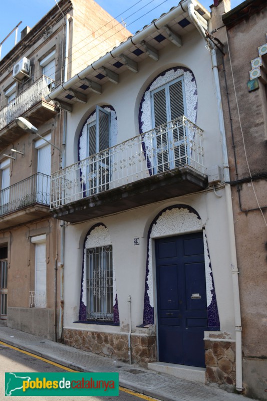 Cornellà de Llobregat - Carrer Ametller, 29 (Foto: Albert Esteves, 2018) Cornellà de Llobregat - Carrer Ametller, 29