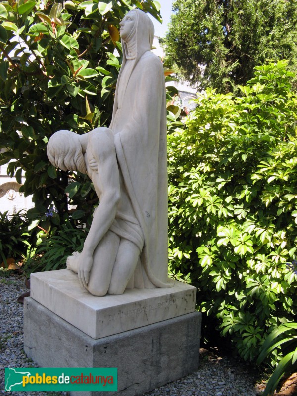 Esplugues de Llobregat - Cementiri: sepulcre Ramon de Sentmenat (Foto: Albert Esteves, 2008) Esplugues de Llobregat - Cementiri: sepulcre Ramon de Sentmenat