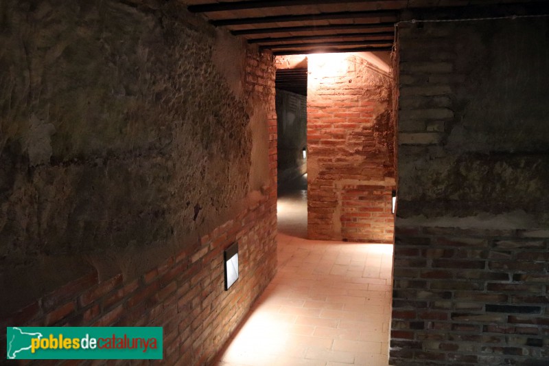 Agramunt - Refugi antiaeri sota l'església (Foto: Albert Esteves, 2018) Agramunt - Refugi antiaeri sota l'església