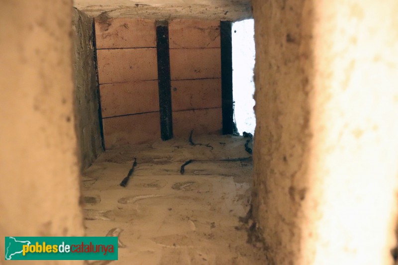 Agramunt - Refugi antiaeri sota l'església (Foto: Albert Esteves, 2018) Agramunt - Refugi antiaeri sota l'església