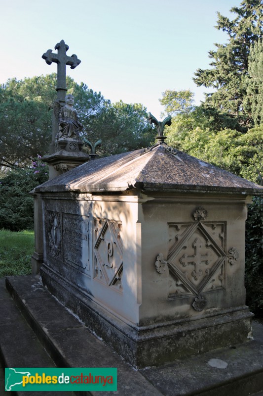 Esplugues de Llobregat - Cementiri: sepulcre Josep Pujol Baucis (Foto: Albert Esteves, 2018) Esplugues de Llobregat - Cementiri: sepulcre Josep Pujol Baucis