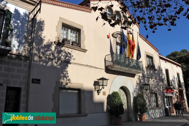 Esplugues de Llobregat - Ajuntament (Foto: Albert Esteves, 2018) Esplugues de Llobregat - Ajuntament