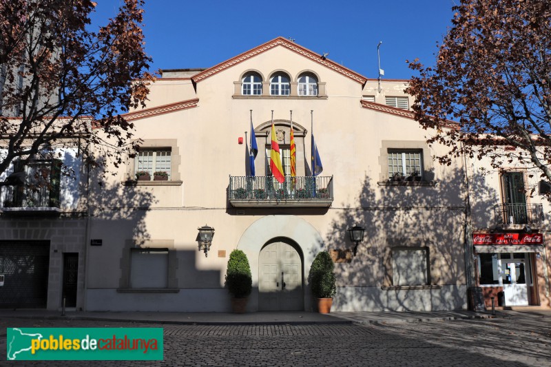 Esplugues de Llobregat - Ajuntament (Foto: Albert Esteves, 2018) Esplugues de Llobregat - Ajuntament