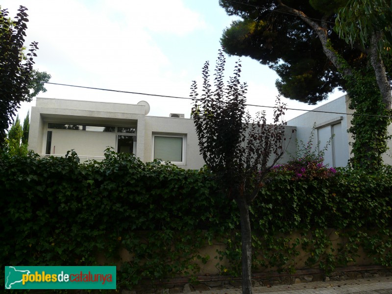 Esplugues de Llobregat - Casa Iranzo (Foto: <i>Pere López</i>, 2012) Esplugues de Llobregat - Casa Iranzo