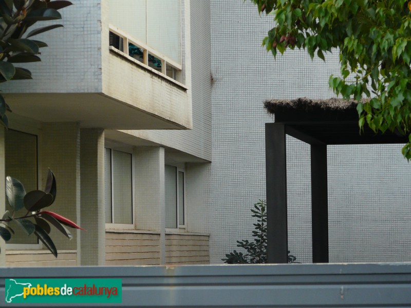 Esplugues de Llobregat - Casa Iranzo (Foto: <i>Pere López</i>, 2012) Esplugues de Llobregat - Casa Iranzo