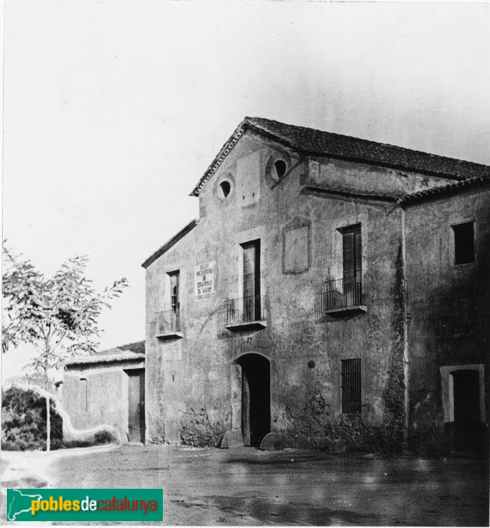 Esplugues de Llobregat - L'antic hostal, ara seu de l'Ajuntament (Foto: <i>Anònim -Arxiu Fotogràfic Centre Excursionista de Catalunya-</i>, c1930) Esplugues de Llobregat - L'antic hostal, ara seu de l'Ajuntament