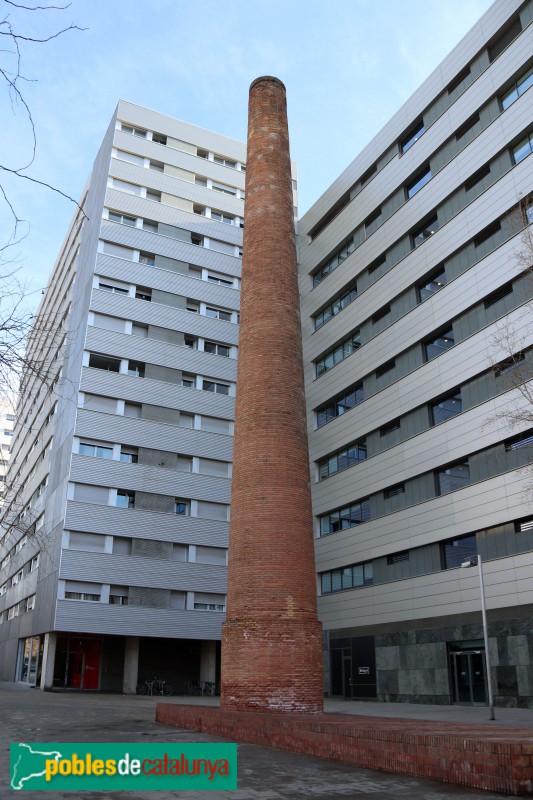 Barcelona - Xemeneia de l'antiga fàbrica Ram