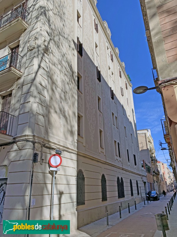 Barcelona - Rambla del Poblenou, 90-92 (Foto: Albert Esteves, 2019) Barcelona - Rambla del Poblenou, 90-92