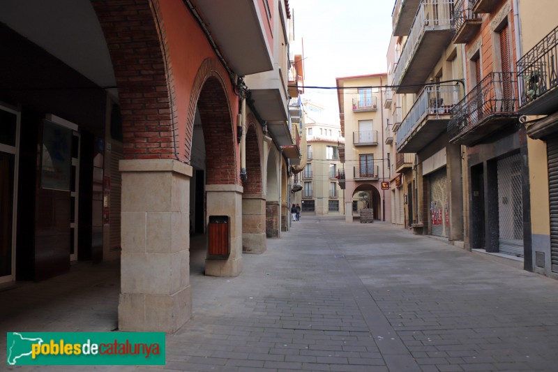 Agramunt - Cases i coberts del carrer Sió (Foto: Albert Esteves, 2018) Agramunt - Cases i coberts del carrer Sió