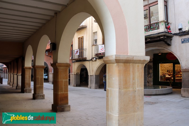 Agramunt - Cases i coberts del carrer Sió (Foto: Albert Esteves, 2018) Agramunt - Cases i coberts del carrer Sió