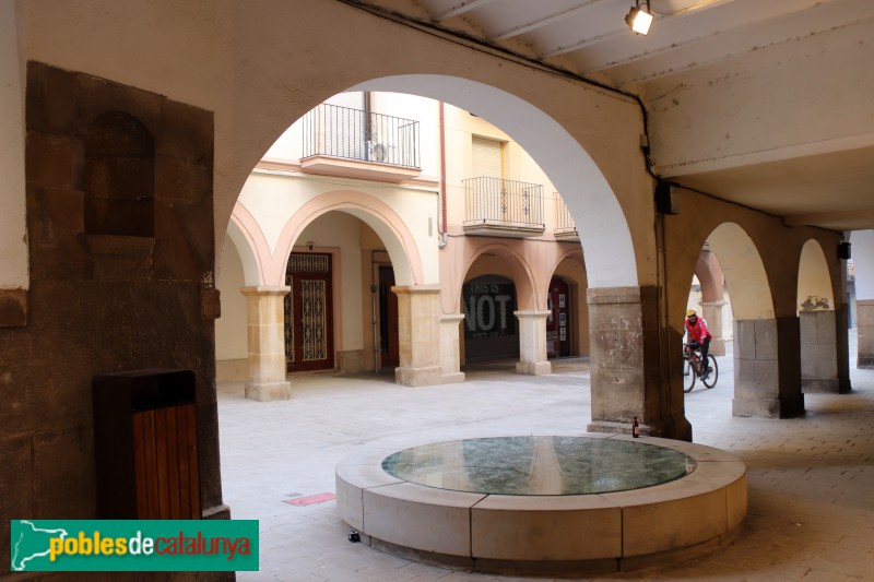 Agramunt - Cases i coberts del carrer Sió (Foto: Albert Esteves, 2018) Agramunt - Cases i coberts del carrer Sió