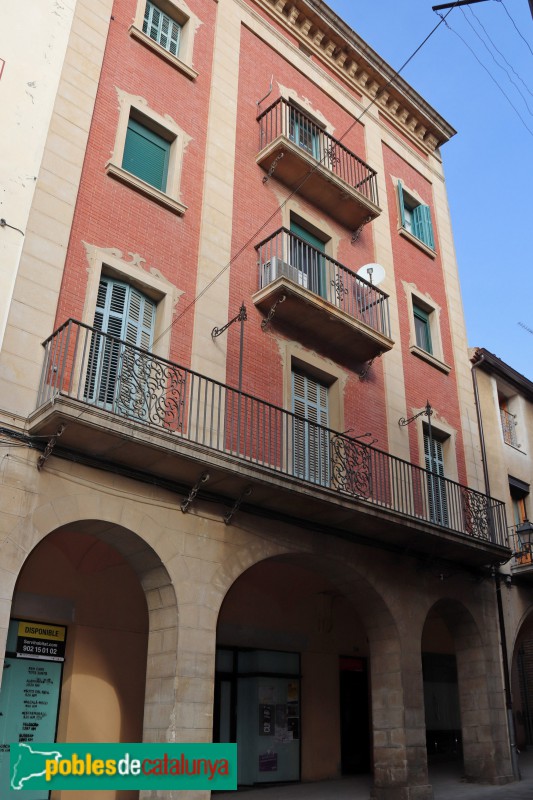 Agramunt - Cases i coberts del carrer Sió (Foto: Albert Esteves, 2018) Agramunt - Cases i coberts del carrer Sió