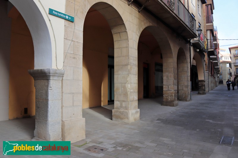 Agramunt - Cases i coberts del carrer Sió (Foto: Albert Esteves, 2018) Agramunt - Cases i coberts del carrer Sió