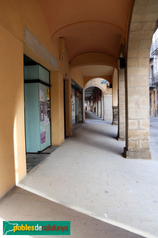 Agramunt - Cases i coberts del carrer Sió (Foto: Albert Esteves, 2018) Agramunt - Cases i coberts del carrer Sió