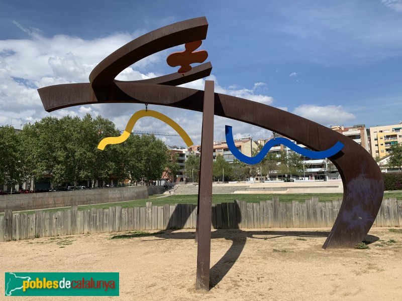 Molins de Rei - Escultura Tripodium (Foto: Albert Esteves, 2019) Molins de Rei - Escultura Tripodium